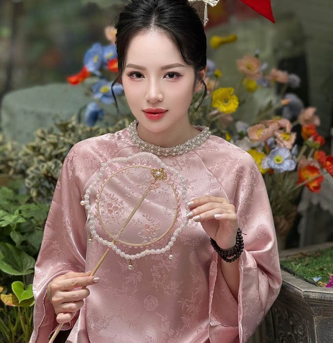 Loan Barbie Causes Memory in a Slender Dress Twist